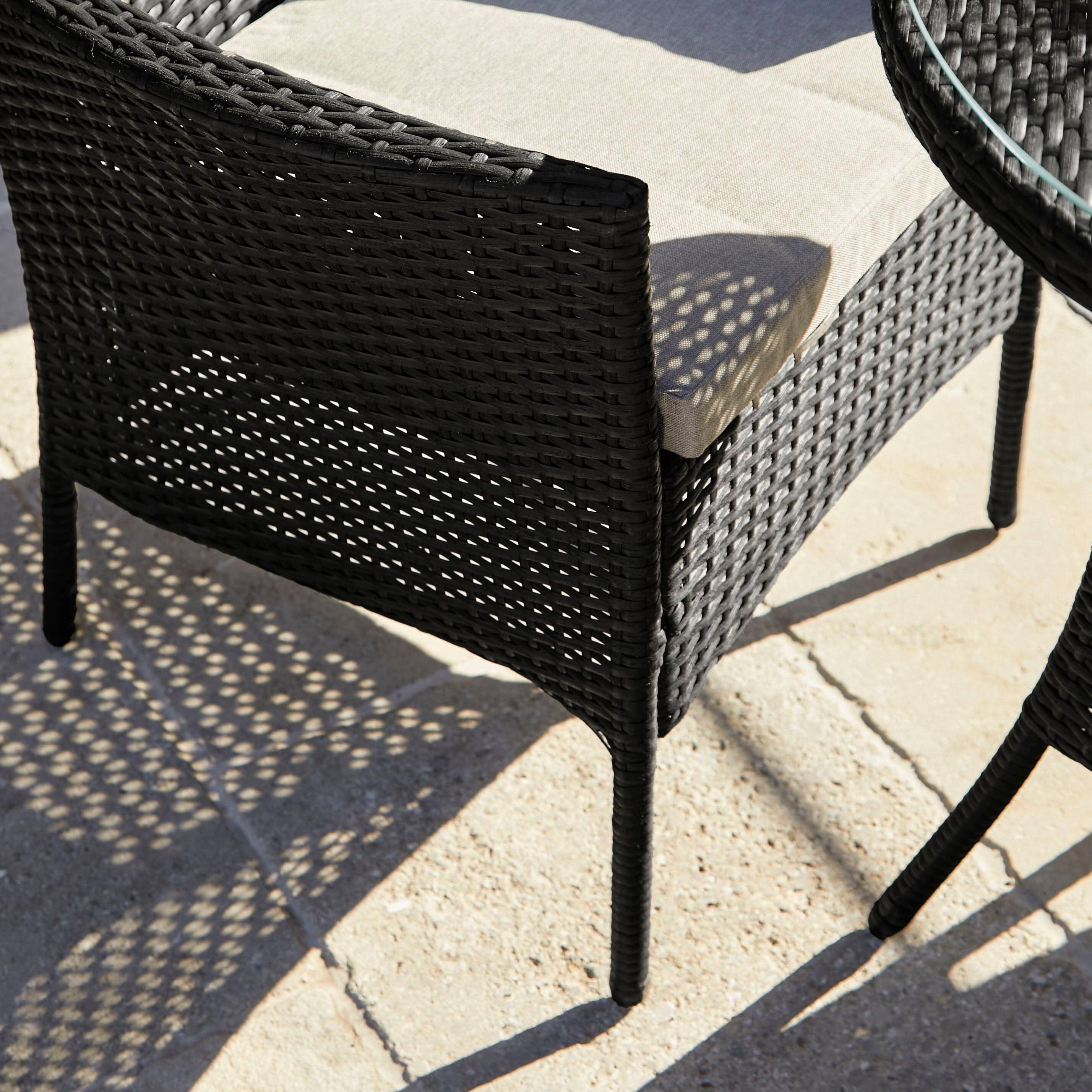 Kemble 4 Seater Rattan Round Garden Dining Set with Cream Parasol - Black Weave - Image 6