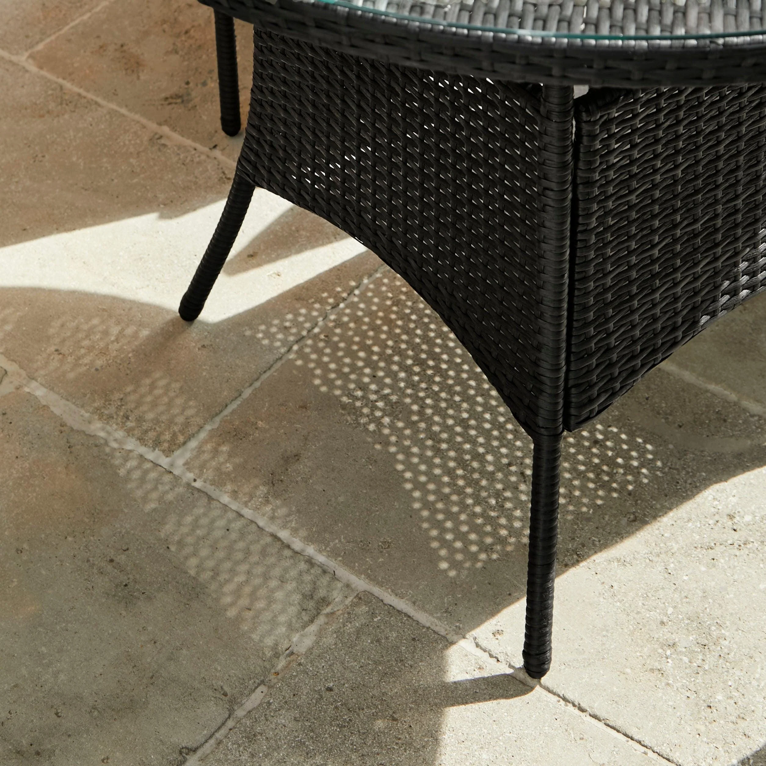 Kemble 4 Seater Rattan Round Garden Dining Set with Cream Parasol - Black Weave - Image 8