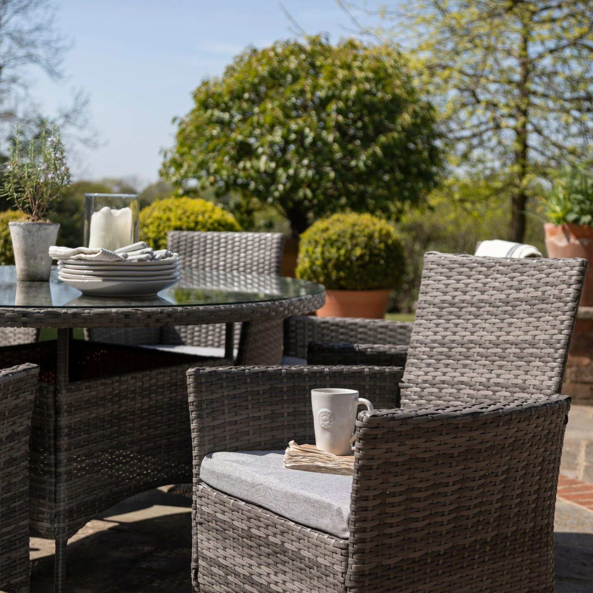 Kemble 6 Seater Rattan Round Dining Set with Cream LED Premium Parasol & Parasol Rain Cover - Grey Weave - Image 9