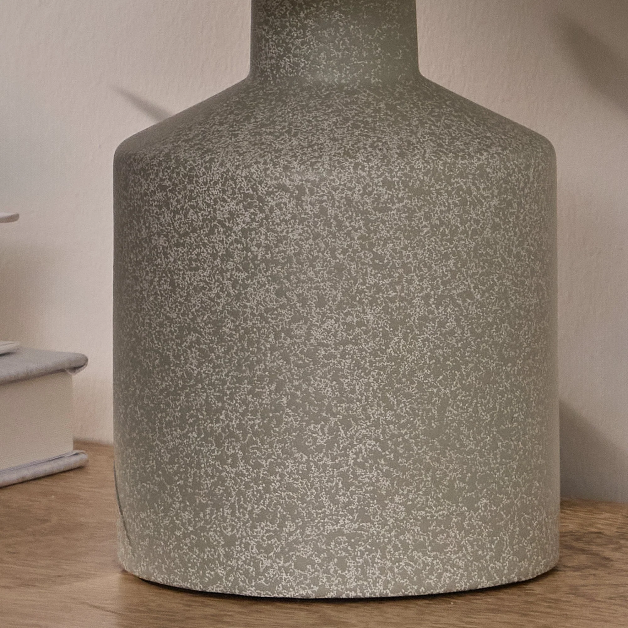 Amberley 28cm Ceramic Table Lamp - Natural with Off White Linen Shade - Image 4