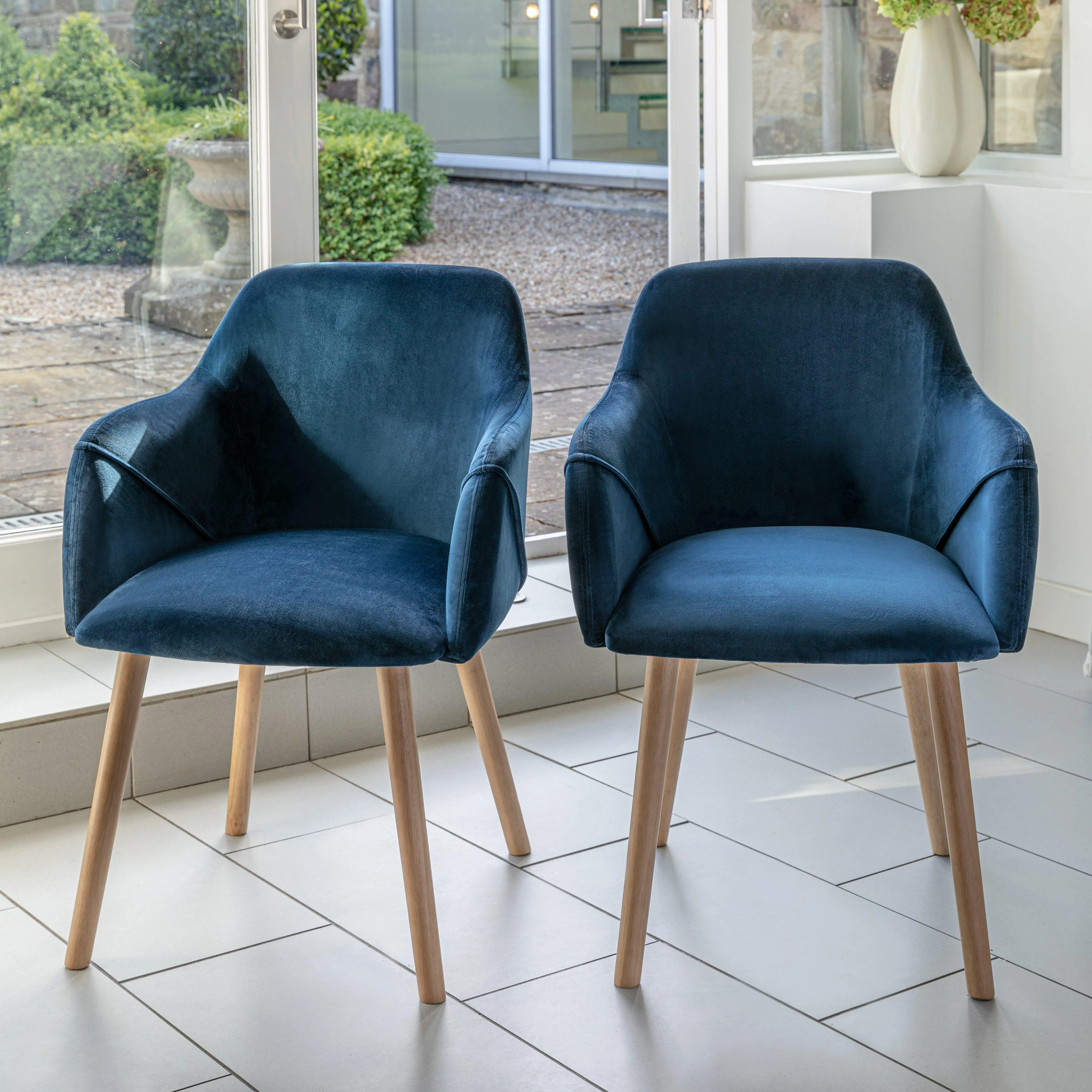 Amelia Whitewash Extendable Dining Table Set - 6 Seater - Freya Blue Carver Chairs - Whitewash Oak Legs - Image 2