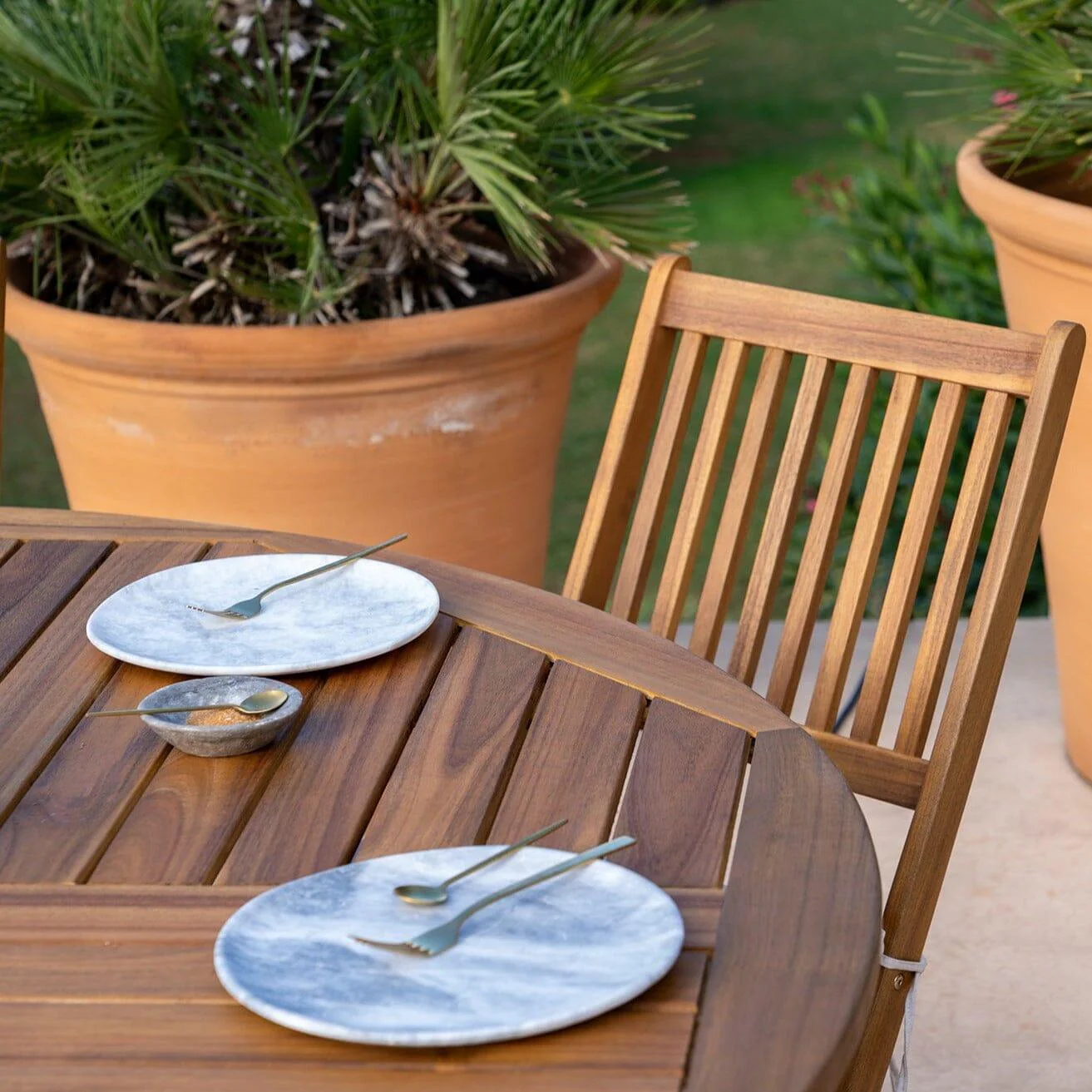 Ashby 8 Seater Wooden Round Folding Garden Dining Table - 160cm - Image 4
