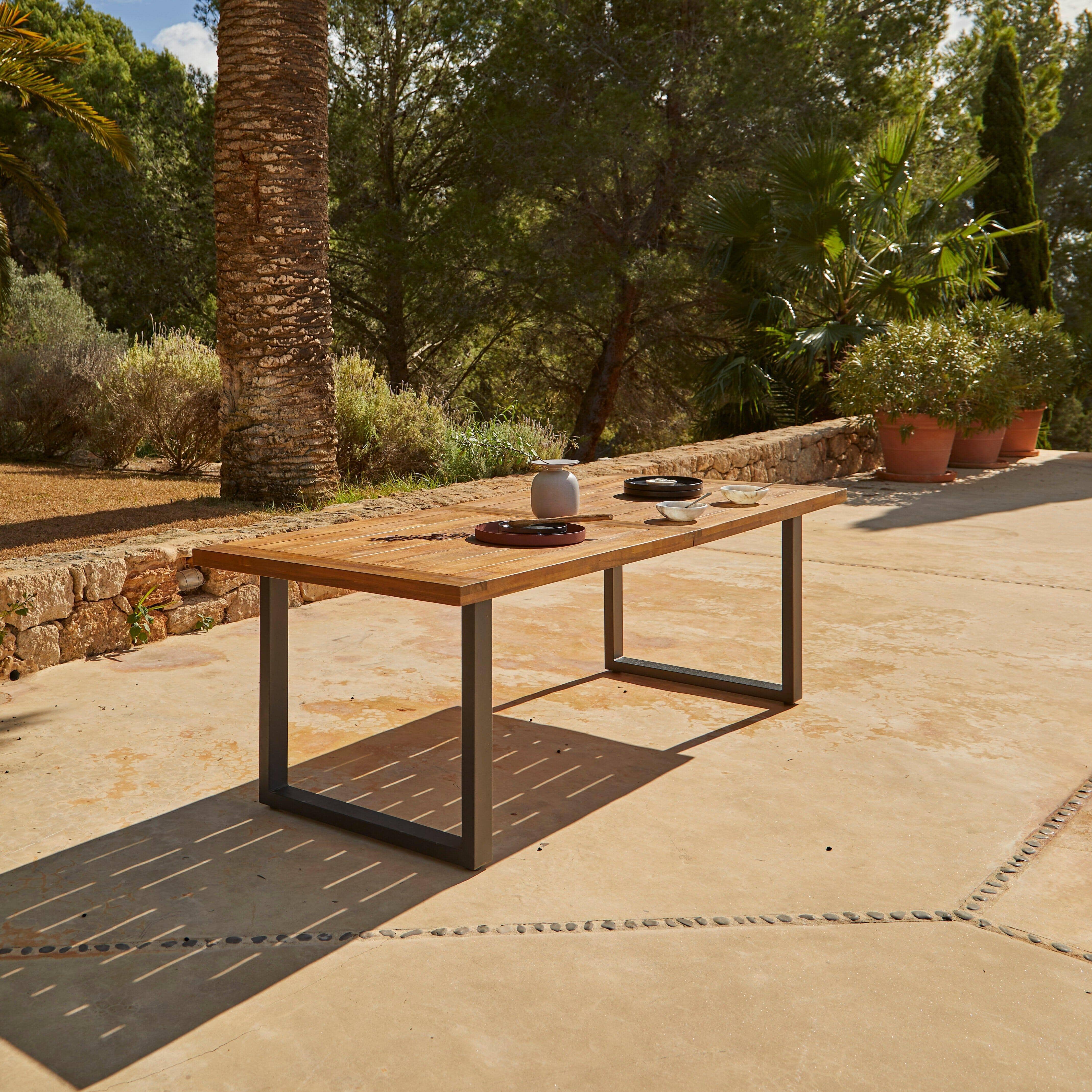 Hali 4 Seater Wooden Outdoor Dining Set with Hali Pink Chairs & Grey Lean Over Parasol - 175cm - Image 3