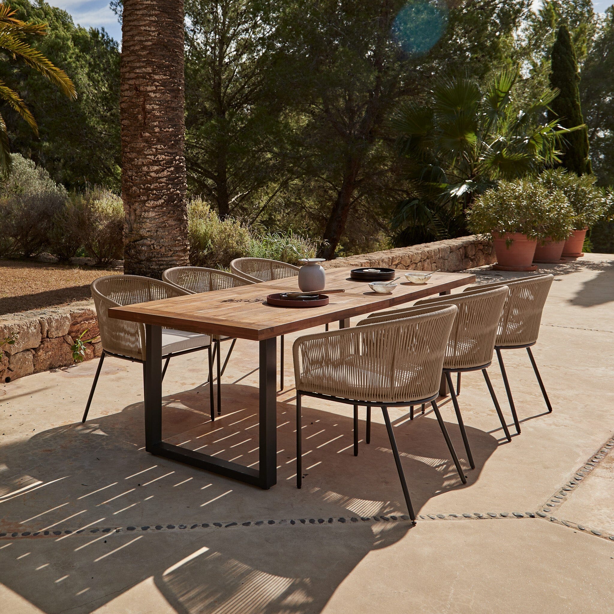Hali 6 Seater Wooden Outdoor Dining Set with Hali Natural Chairs & Cream Lean Over Parasol - 235cm - Image 2