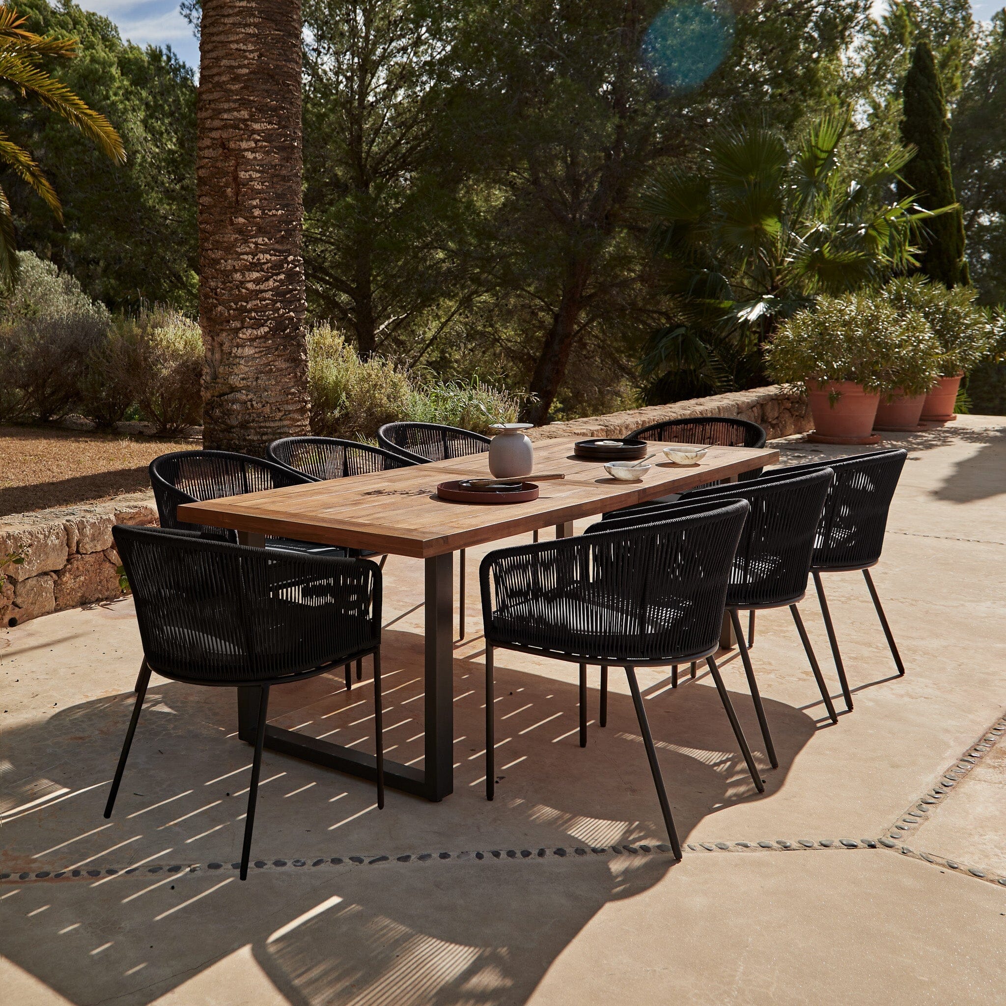 Hali 8 Seater Wooden Outdoor Dining Set with Hali Black Chairs & Cream LED Premium Cantilever Parasol - 235cm - Image 4