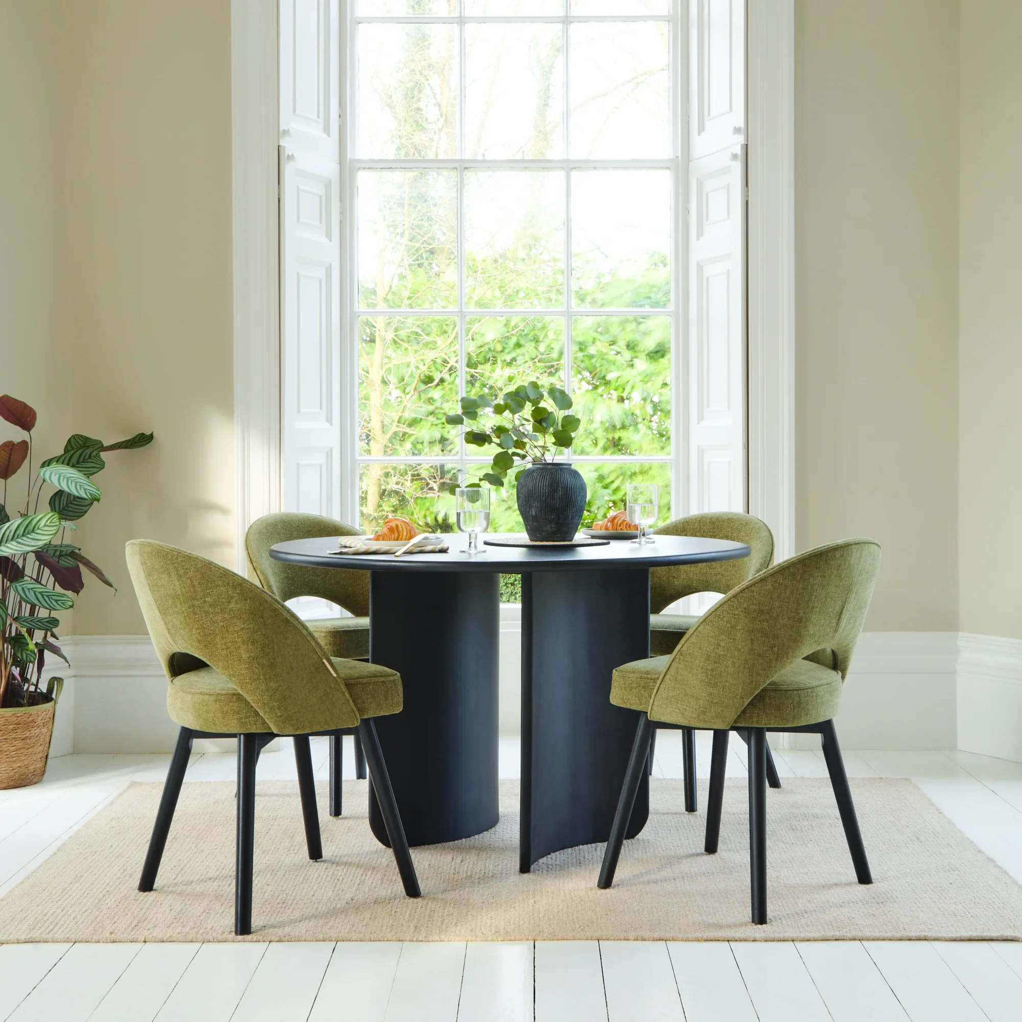 Imogen Jet Black Mango Wood Round Dining Table - 120cm - Image 4