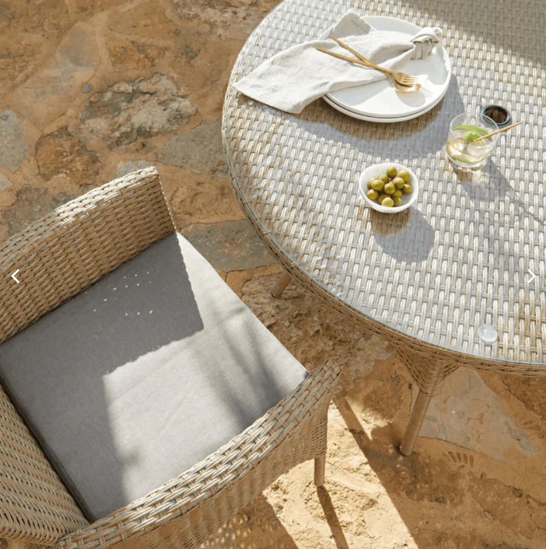 Kemble 8 Seater Rattan Round Garden Dining Set with Cream Parasol - Natural Brown - Image 5