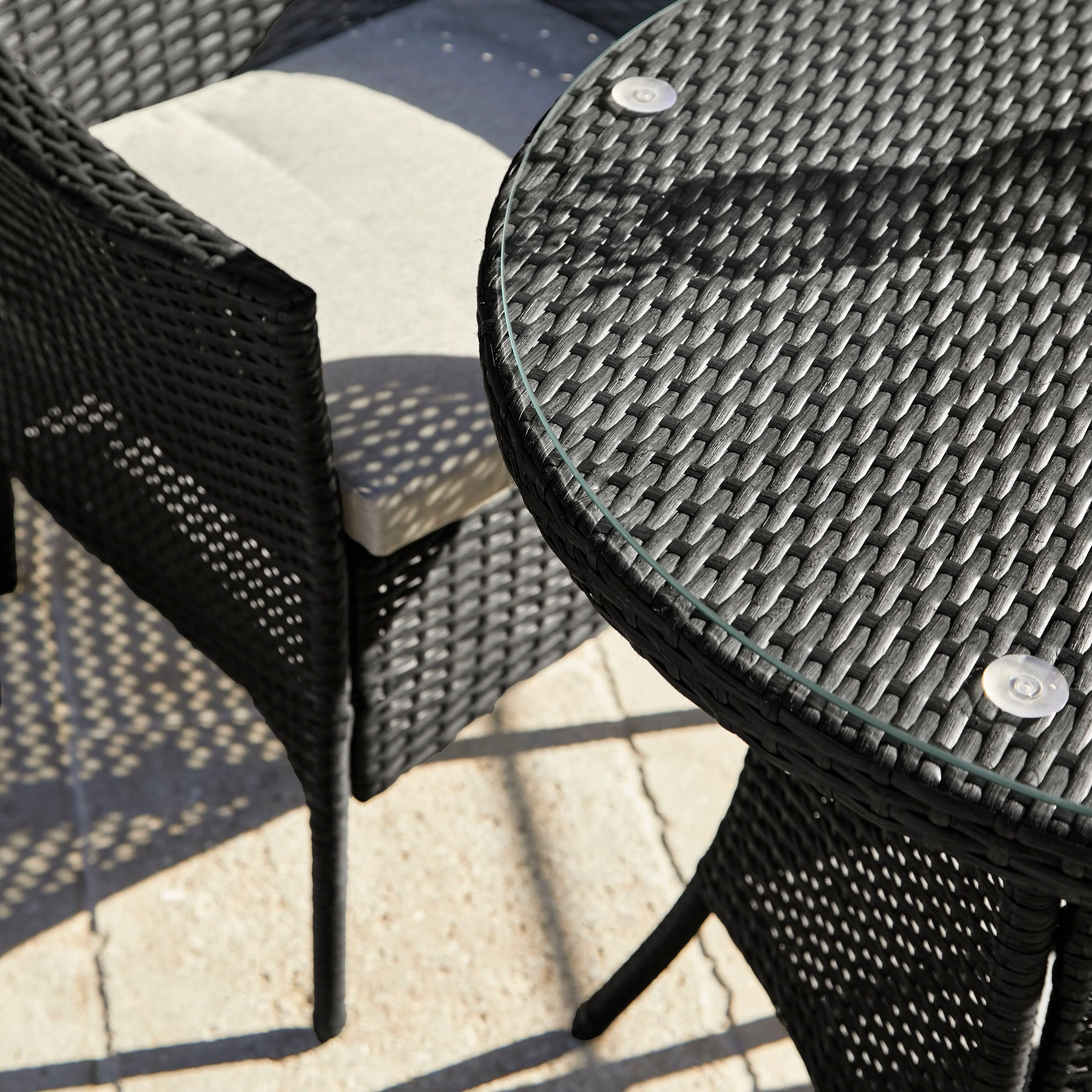 Kemble 4 Seater Rattan Round Garden Dining Set with Cream Parasol - Black Weave - Image 5