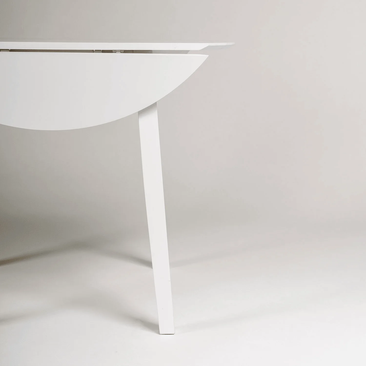Outlet - Charlie White Round dining table - with drop leaf - Image 5