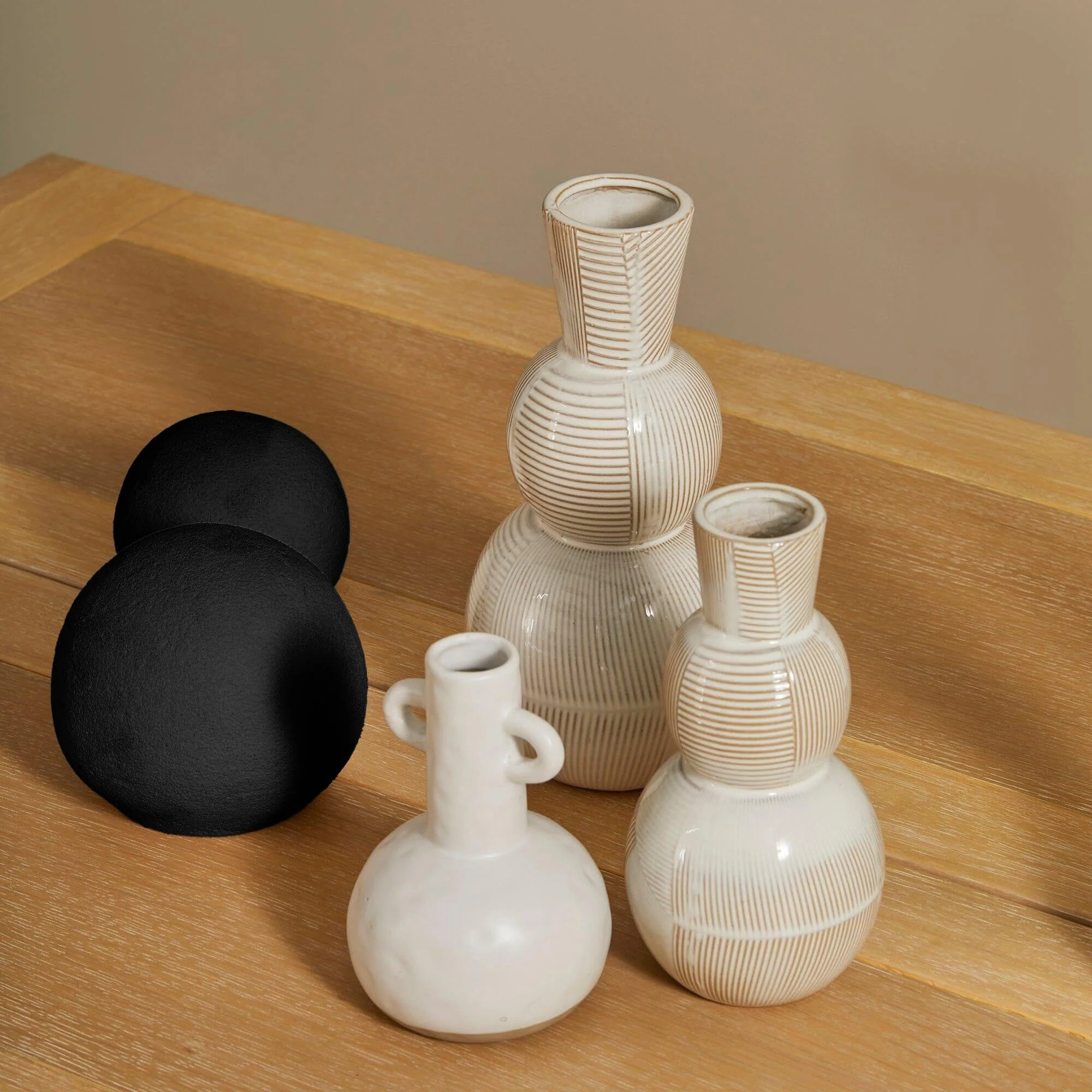 Kelton 9cm Ceramic Ball Ornament - Black - Image 3