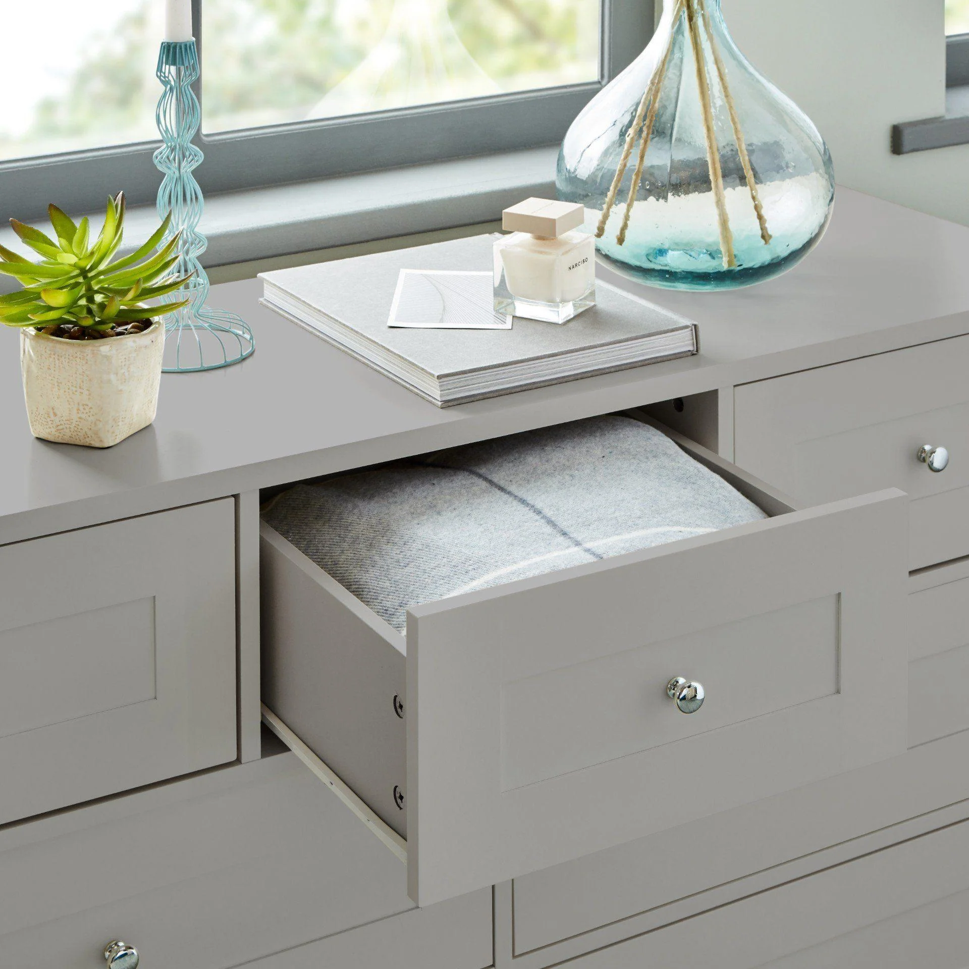 Stevie 7 Drawer Chest of Drawers - Grey - Image 4