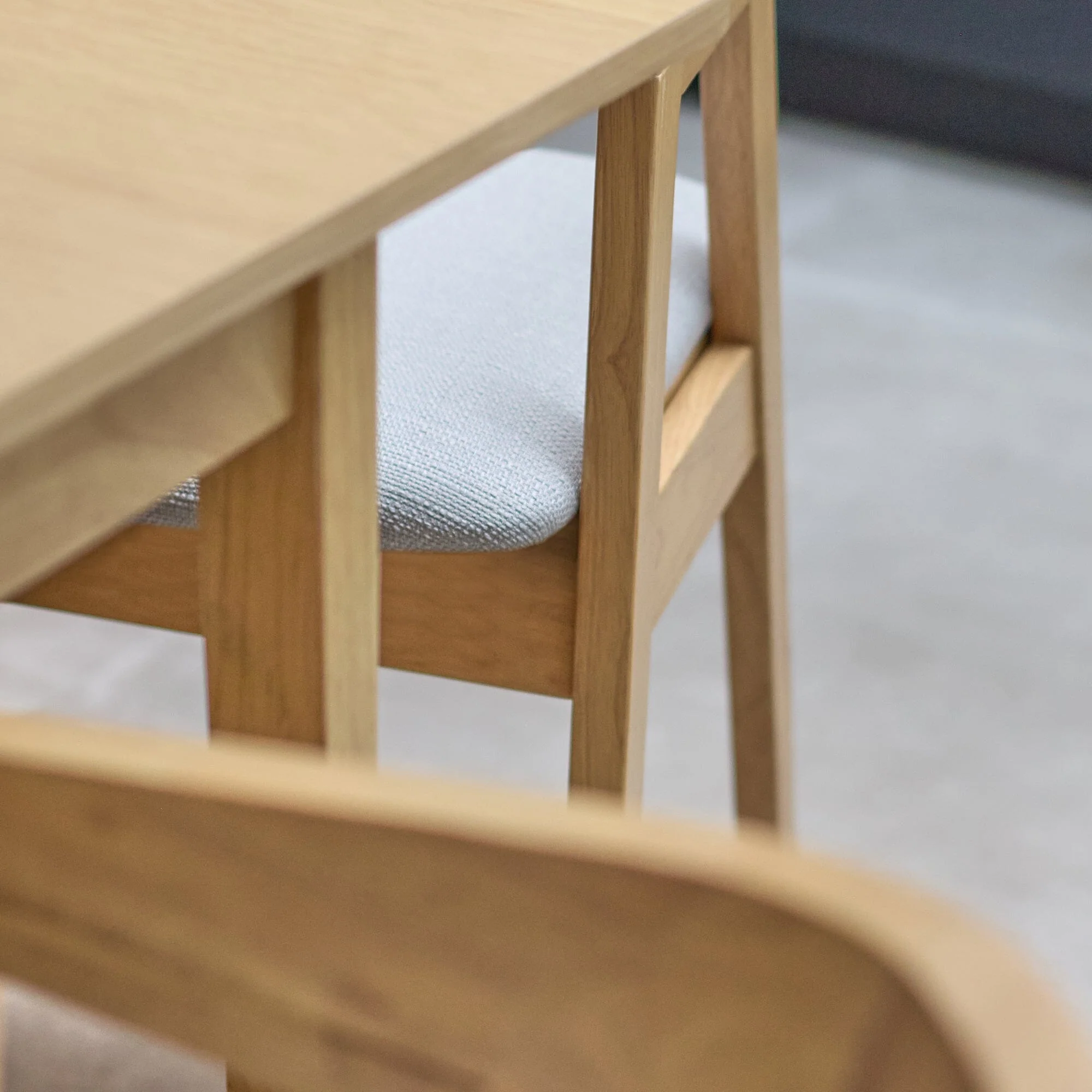 Paul Pale Oak Extending Dining Table Set - 4 Seater - Ella Fawn Linen Carver Chairs - Pale Oak legs - Image 6