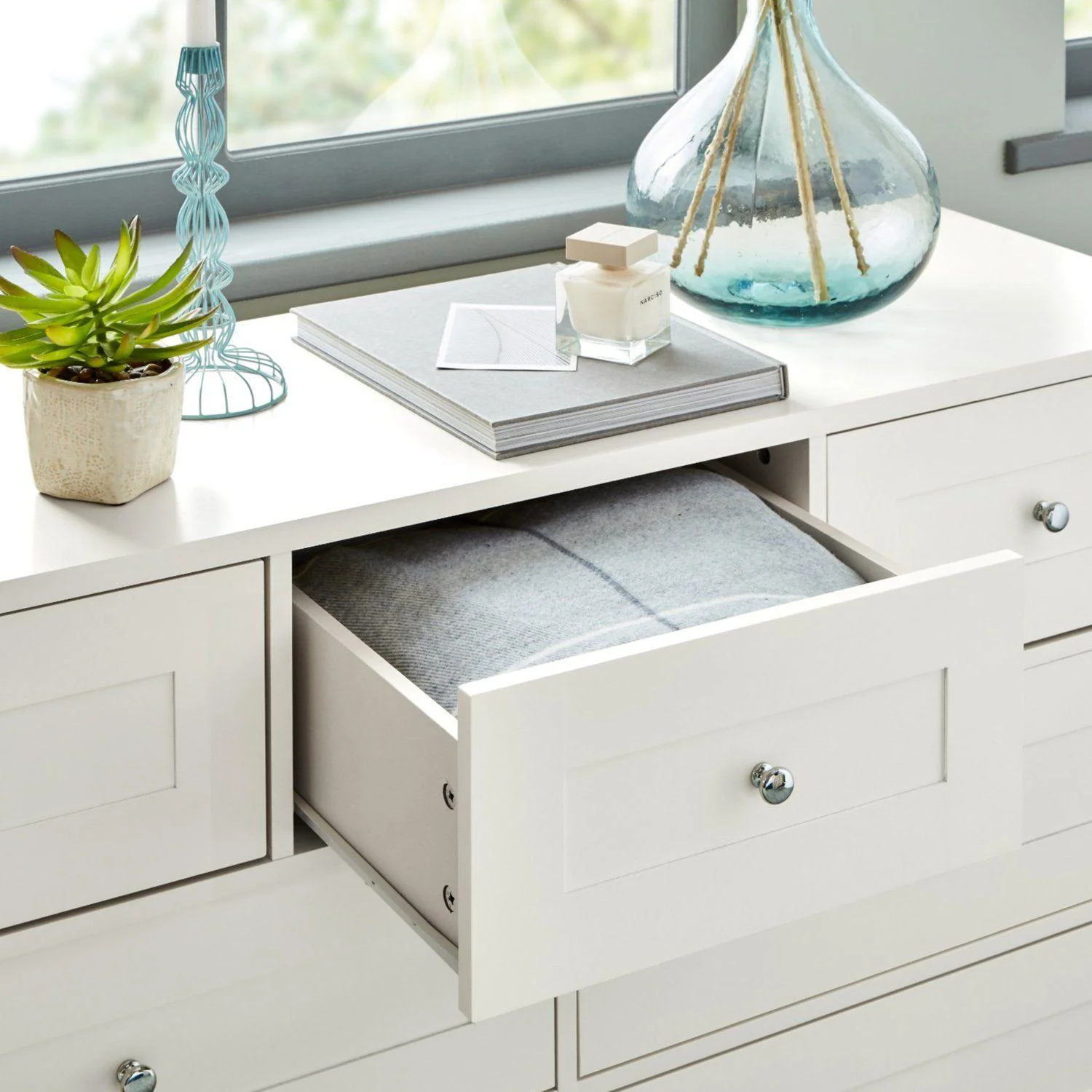 Stevie 7 Drawer Chest of Drawers - White - Image 6