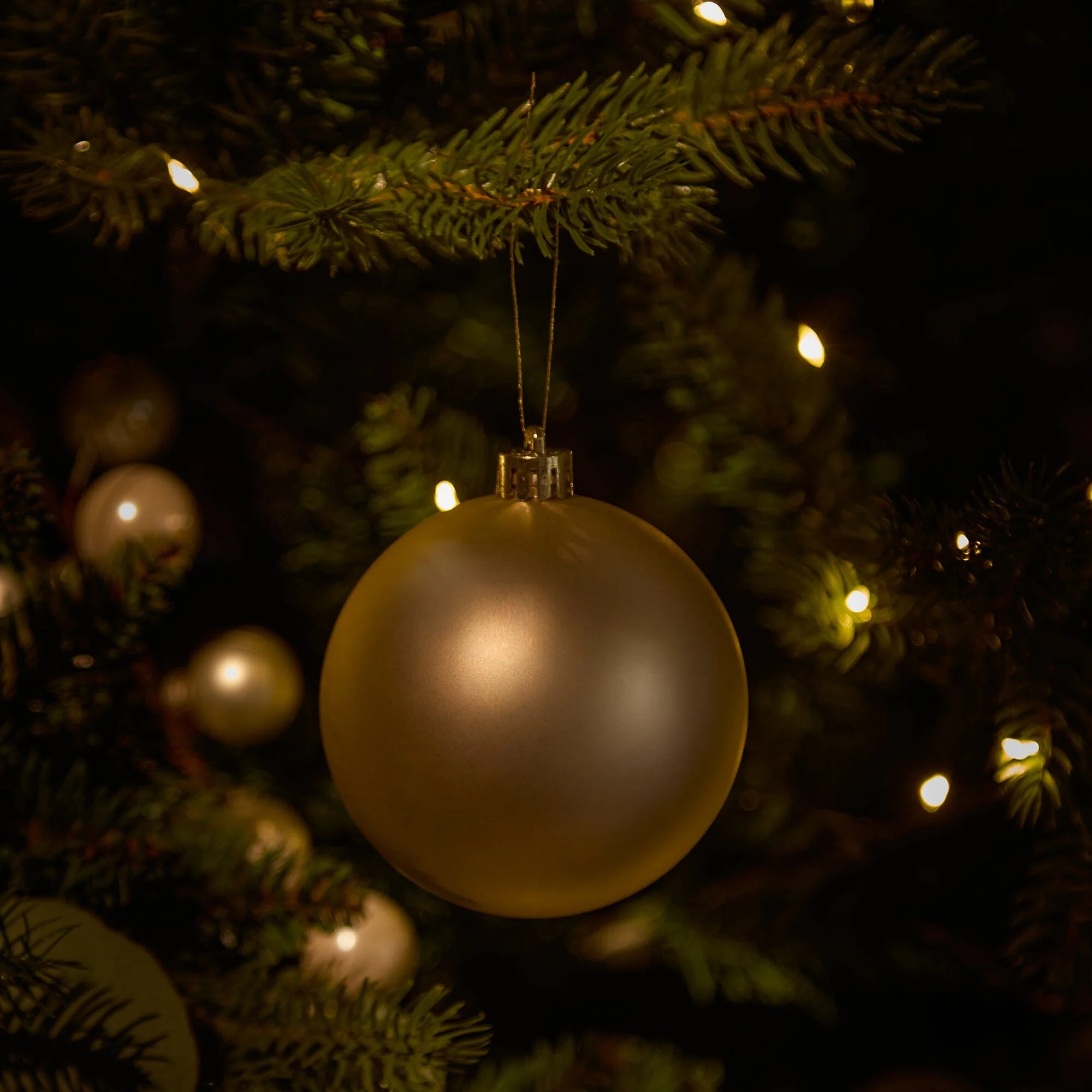 Valen Shatterproof 8cm Mixed Baubles - Set of 16 - Pearl Gold - Image 10
