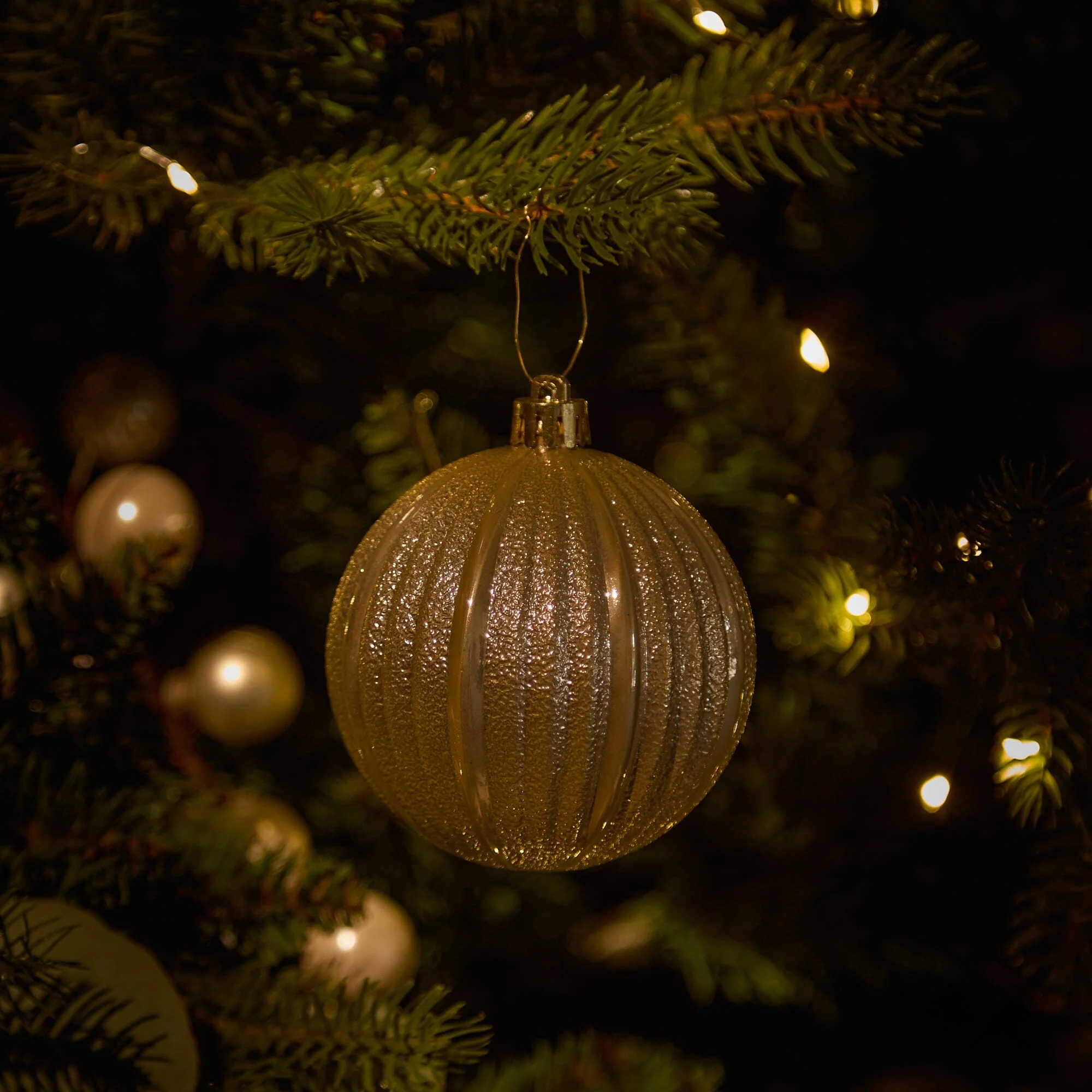 Valen Shatterproof 8cm Mixed Baubles - Set of 16 - Pearl Gold - Image 8