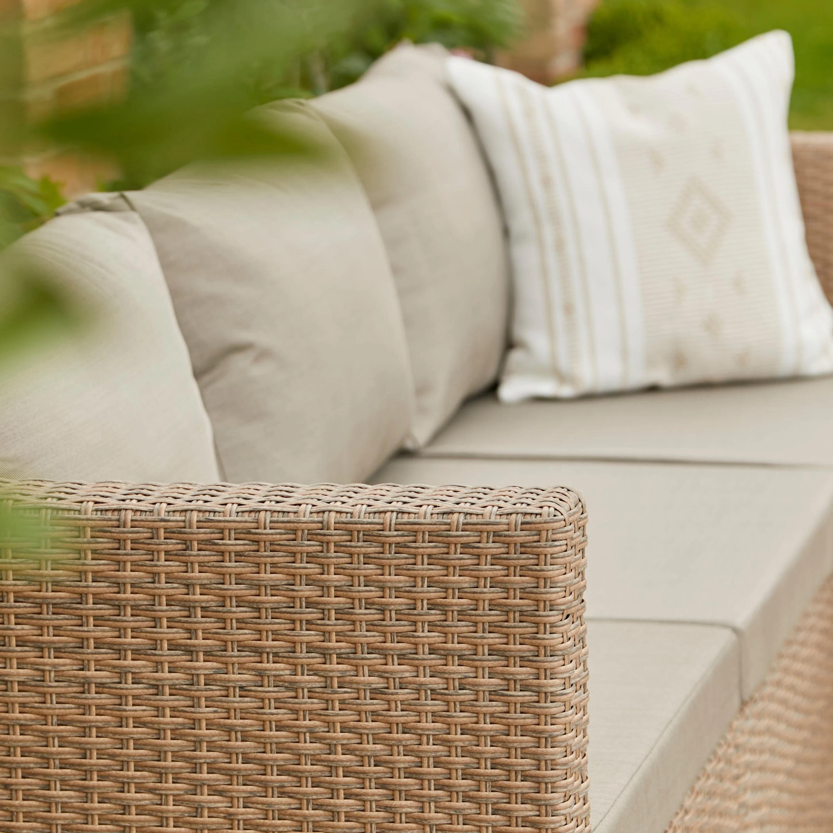 Weston 4 Seater Rattan Garden Corner Sofa Set with Cream LED Premium Parasol - Natural Weave - Image 7