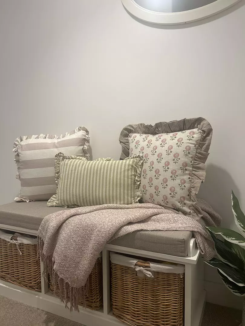 Fyfield 3 Seater Hallway Storage Bench with Storage - White - Image 4
